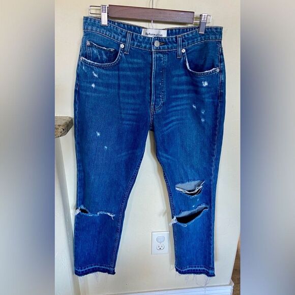 Reformation women’s size 29 distressed petite mid rise ripped jeans with detail - Picture 4 of 12